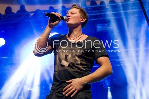  13.01.2013 RZESZOW KONCERT WOSP W GALERII HANDLOWEJ NOWY SWIAT N/Z RAFAL BRZOZOWSKI  