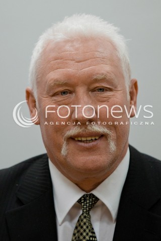  16.01.2013 RZESZOW KONFERENCJA DOTYCZACA PROGRAMU BADZ W OLIMPIJSKIEJ FORMIE Z UDZIALEM WLADYSLAWA KOZAKIEWICZA - MISTRZ OLIMPIJSKI Z MOSKWY Z 1980 ROKU N/Z WLADYSLAW KOZAKIEWICZ  