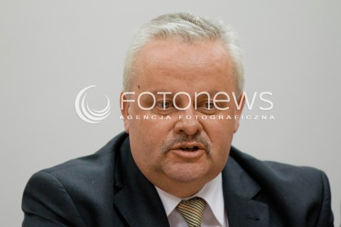  16.01.2013 RZESZOW KONFERENCJA DOTYCZACA PROGRAMU BADZ W OLIMPIJSKIEJ FORMIE Z UDZIALEM WLADYSLAWA KOZAKIEWICZA - MISTRZ OLIMPIJSKI Z MOSKWY Z 1980 ROKU N/Z MIROSLAW KARAPYTA MARSZALEK WOJEWODZTWA PODKARPACKIEGO  