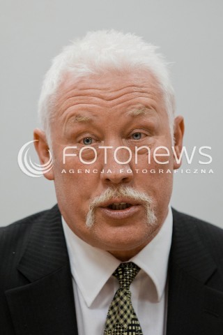  16.01.2013 RZESZOW KONFERENCJA DOTYCZACA PROGRAMU BADZ W OLIMPIJSKIEJ FORMIE Z UDZIALEM WLADYSLAWA KOZAKIEWICZA - MISTRZ OLIMPIJSKI Z MOSKWY Z 1980 ROKU N/Z WLADYSLAW KOZAKIEWICZ  