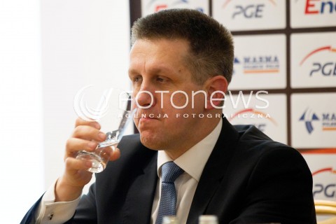  01.02.2013 RZESZOW ZUZEL PREZENTACJA ZAWODNIKOW ZESPOLU PGE MARMA RZESZOW NA SEZON 2013<br />N/Z JAN BURY POSEL SZKLANKA WODA MINA  