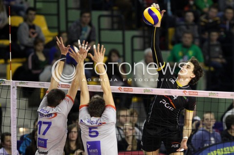  02.02.2013 KIELCE SIATKOWKA PLUS LIGA 2012/2013<br />MEN VOLLEYBALL POLAND POLISH PLUSLIGA LEAGUE SEASON 2012/2013 <br />MECZ EFFECTOR KIELCE - PGE SKRA BELCHATOW N/Z ALEKSANDAR ATANASIJEVIC NIKOLAY PENCHEV MILOSZ ZNISZCZOL  