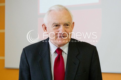  09.02.2013 RZESZOW WIZYTA PRZEWODNICZACEGO SLD LESZKA MILLERA W RZESZOWIE<br />N/Z LESZEK MILLER  