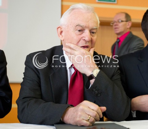  09.02.2013 RZESZOW WIZYTA PRZEWODNICZACEGO SLD LESZKA MILLERA W RZESZOWIE<br />N/Z LESZEK MILLER  