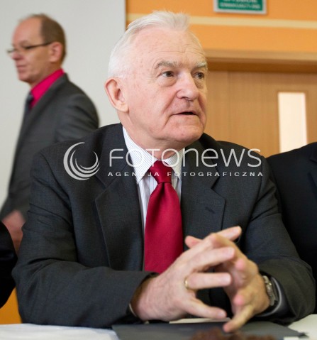  09.02.2013 RZESZOW WIZYTA PRZEWODNICZACEGO SLD LESZKA MILLERA W RZESZOWIE<br />N/Z LESZEK MILLER  