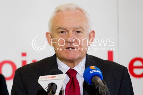  09.02.2013 RZESZOW WIZYTA PRZEWODNICZACEGO SLD LESZKA MILLERA W RZESZOWIE<br />N/Z LESZEK MILLER  