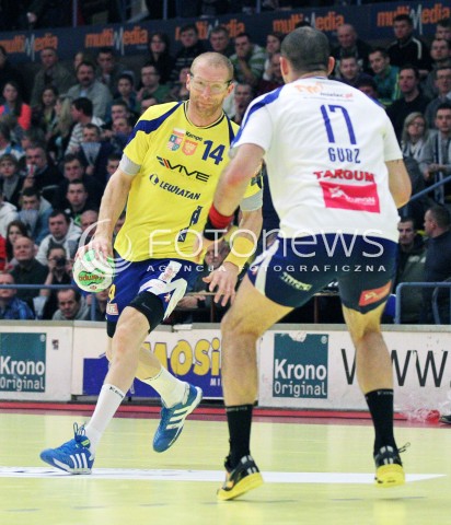  13.02.2013 MIELEC PILKA RECZNA PGNIG SUPERLIGA MEZCZYZN SEZON 2012/2013 MECZ TAURON STAL MIELEC - VIVE TARGI KIELCE<br />N/Z KAROL BIELECKI MIROSLAW GUDZ  