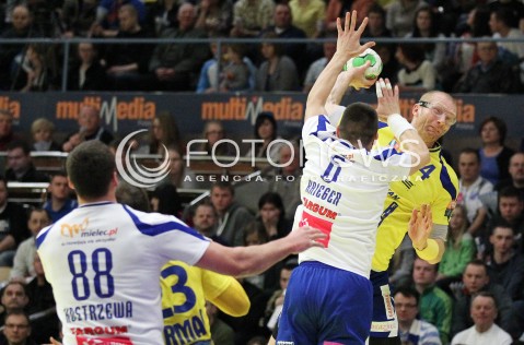  13.02.2013 MIELEC PILKA RECZNA PGNIG SUPERLIGA MEZCZYZN SEZON 2012/2013 MECZ TAURON STAL MIELEC - VIVE TARGI KIELCE<br />N/Z KAROL BIELECKI KAMIL KRIEGER DAMIAN KOSTRZEWA  