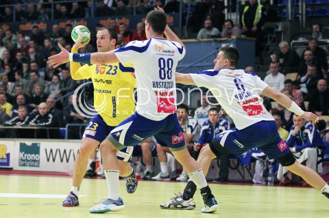  13.02.2013 MIELEC PILKA RECZNA PGNIG SUPERLIGA MEZCZYZN SEZON 2012/2013 MECZ TAURON STAL MIELEC - VIVE TARGI KIELCE<br />N/Z UROS ZORMAN DAMIAN KOSTRZEWA KAMIL  KRIEGER  