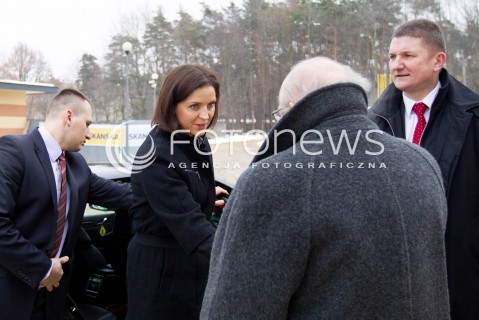  15.02.2013 PUSTKOW MINISTER SPORTU JOANNA MUCHA PODCZAS WIZYTACJI BUDOWY KRYTEGO BASENU<br />N/Z JOANNA MUCHA MINISTER KIEROWCA  