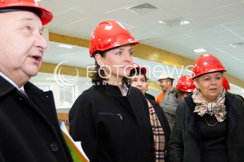  15.02.2013 PUSTKOW MINISTER SPORTU JOANNA MUCHA PODCZAS WIZYTACJI BUDOWY KRYTEGO BASENU<br />N/Z JOANNA MUCHA MINISTER KRYSTYNA SKOWRONSKA  