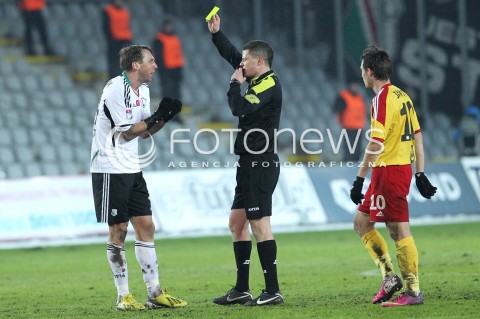  23.02.2013 KIELCE PILKA NOZNA POLSKA T-MOBILE EKSTRAKLASA SEZON 2012/2013 FOOTBALL POLISH EKSTRAKLASA SEASON 2012/2013 KORONA KIELCE - LEGIA WARSZAWA N/Z JAKUB WAWRZYNIAK MICHAL JANOTA TOMASZ MUSIAL ZOLTA KARTKA SEDZIA  