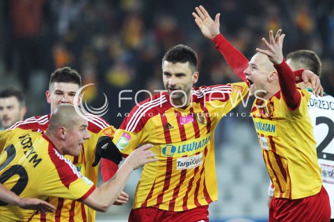  23.02.2013 KIELCE PILKA NOZNA POLSKA T-MOBILE EKSTRAKLASA SEZON 2012/2013 FOOTBALL POLISH EKSTRAKLASA SEASON 2012/2013 KORONA KIELCE - LEGIA WARSZAWA N/Z MARCIN ZEWLAKOW MACIEJ KORZYM KAMIL KUZERA ARTUR LENARTOWSKI RADOSC BRAMKA GOL  