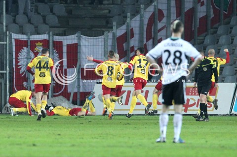  23.02.2013 KIELCE PILKA NOZNA POLSKA T-MOBILE EKSTRAKLASA SEZON 2012/2013 FOOTBALL POLISH EKSTRAKLASA SEASON 2012/2013 KORONA KIELCE - LEGIA WARSZAWA N/Z RADOSC BRAMKA GOL KORONA KIELCE  