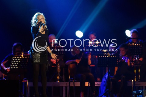  02.03.2013 KONCERT OPISANIE SWIATA ZESPOL PIOTR RUBIK ATLAS ARENA LODZ N/Z ZOFIA NOWAKOWSKA   
