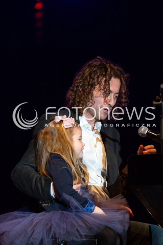  02.03.2013 KONCERT OPISANIE SWIATA ZESPOL PIOTR RUBIK ATLAS ARENA LODZ N/Z PIOTR RUBIK HELENKA   