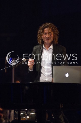  02.03.2013 KONCERT OPISANIE SWIATA ZESPOL PIOTR RUBIK ATLAS ARENA LODZ N/Z PIOTR RUBIK   