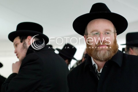  03.03.2013 LEZAJSK PIELGRZYMKA CHASYDOW DO GROBU CADYKA ELIMELECHA WEISSBLUMA W LEZAJSKU W ROCZNICE SMIERCI. ORTODOKSYJNI ZYDZI Z CALEGO SWIATA MODLA SIE O ZDROWIE I SZCZESCIE  