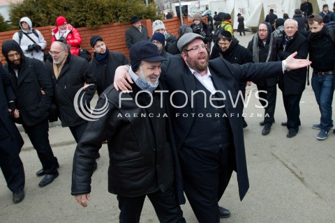  03.03.2013 LEZAJSK PIELGRZYMKA CHASYDOW DO GROBU CADYKA ELIMELECHA WEISSBLUMA W LEZAJSKU W ROCZNICE SMIERCI. ORTODOKSYJNI ZYDZI Z CALEGO SWIATA MODLA SIE O ZDROWIE I SZCZESCIE  