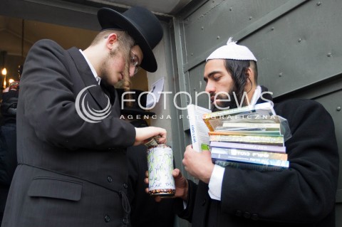  03.03.2013 LEZAJSK PIELGRZYMKA CHASYDOW DO GROBU CADYKA ELIMELECHA WEISSBLUMA W LEZAJSKU W ROCZNICE SMIERCI. ORTODOKSYJNI ZYDZI Z CALEGO SWIATA MODLA SIE O ZDROWIE I SZCZESCIE  