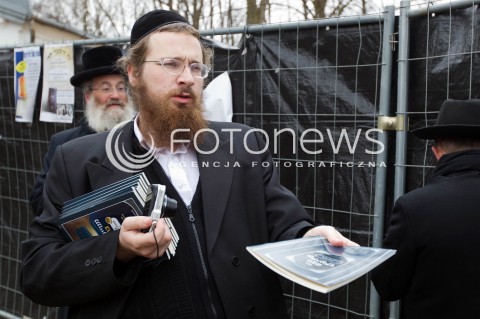  03.03.2013 LEZAJSK PIELGRZYMKA CHASYDOW DO GROBU CADYKA ELIMELECHA WEISSBLUMA W LEZAJSKU W ROCZNICE SMIERCI. ORTODOKSYJNI ZYDZI Z CALEGO SWIATA MODLA SIE O ZDROWIE I SZCZESCIE  