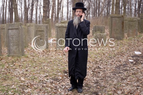  03.03.2013 LEZAJSK PIELGRZYMKA CHASYDOW DO GROBU CADYKA ELIMELECHA WEISSBLUMA W LEZAJSKU W ROCZNICE SMIERCI. ORTODOKSYJNI ZYDZI Z CALEGO SWIATA MODLA SIE O ZDROWIE I SZCZESCIE  