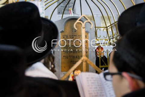  03.03.2013 LEZAJSK PIELGRZYMKA CHASYDOW DO GROBU CADYKA ELIMELECHA WEISSBLUMA W LEZAJSKU W ROCZNICE SMIERCI. ORTODOKSYJNI ZYDZI Z CALEGO SWIATA MODLA SIE O ZDROWIE I SZCZESCIE  