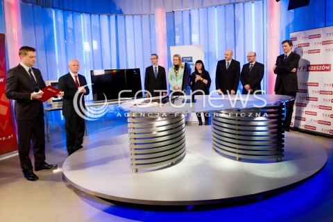  19.03.2013 RZESZOW PUNKTUALNIE O GODZINIE 5.00 MINISTER ADMINISTRACJI I CYFRYZACJI MICHAL BONI W STUDIU TELEWIZJI RZESZOW WLACZYL SYGNAL CYFROWY. OD TEGO CZASU 10 MILIONOW POLAKOW MA DOSTEP DO TELEWIZJI CYFROWEJ.<br />
19th March 2013 Poland Rzeszow. Michal Boni - The Minister of Digitisation and Administration officially switch-over from analogue to digital television in the studio TVP Rzeszow. Starting at 5 a.m. in the range of digital TV there were  10 million users in Poland.<br />
N/Z MINISTER MICHAL BONI  