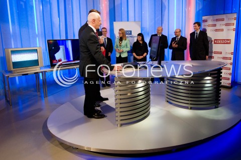  19.03.2013 RZESZOW PUNKTUALNIE O GODZINIE 5.00 MINISTER ADMINISTRACJI I CYFRYZACJI MICHAL BONI W STUDIU TELEWIZJI RZESZOW WLACZYL SYGNAL CYFROWY. OD TEGO CZASU 10 MILIONOW POLAKOW MA DOSTEP DO TELEWIZJI CYFROWEJ.<br />
19th March 2013 Poland Rzeszow. Michal Boni - The Minister of Digitisation and Administration officially switch-over from analogue to digital television in the studio TVP Rzeszow. Starting at 5 a.m. in the range of digital TV there were  10 million users in Poland.<br />
N/Z MINISTER MICHAL BONI  