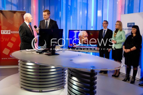  19.03.2013 RZESZOW PUNKTUALNIE O GODZINIE 5.00 MINISTER ADMINISTRACJI I CYFRYZACJI MICHAL BONI W STUDIU TELEWIZJI RZESZOW WLACZYL SYGNAL CYFROWY. OD TEGO CZASU 10 MILIONOW POLAKOW MA DOSTEP DO TELEWIZJI CYFROWEJ.<br />
19th March 2013 Poland Rzeszow. Michal Boni - The Minister of Digitisation and Administration officially switch-over from analogue to digital television in the studio TVP Rzeszow. Starting at 5 a.m. in the range of digital TV there were  10 million users in Poland.<br />
N/Z MINISTER MICHAL BONI  