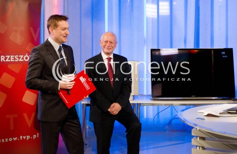  19.03.2013 RZESZOW PUNKTUALNIE O GODZINIE 5.00 MINISTER ADMINISTRACJI I CYFRYZACJI MICHAL BONI W STUDIU TELEWIZJI RZESZOW WLACZYL SYGNAL CYFROWY. OD TEGO CZASU 10 MILIONOW POLAKOW MA DOSTEP DO TELEWIZJI CYFROWEJ.<br />
19th March 2013 Poland Rzeszow. Michal Boni - The Minister of Digitisation and Administration officially switch-over from analogue to digital television in the studio TVP Rzeszow. Starting at 5 a.m. in the range of digital TV there were  10 million users in Poland.<br />
N/Z MINISTER MICHAL BONI KONRAD DUDEK  