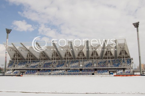 20.03.2013 RZESZOW STADION MIEJSKI W RZESZOWIE ZIMA. W ZWIAZKU Z DUZYMI OPADAMI SNIEGU PIERWSZE MECZE W NADCHODZACYM SEZONIE ZUZLOWYM STANELY POD ZNAKIEM ZAPYTANIA FOTO MACIEJ GOCLON / FOTONEWS 