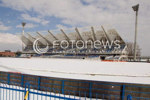  20.03.2013 RZESZOW STADION MIEJSKI W RZESZOWIE ZIMA. W ZWIAZKU Z DUZYMI OPADAMI SNIEGU PIERWSZE MECZE W NADCHODZACYM SEZONIE ZUZLOWYM STANELY POD ZNAKIEM ZAPYTANIA FOTO MACIEJ GOCLON / FOTONEWS 