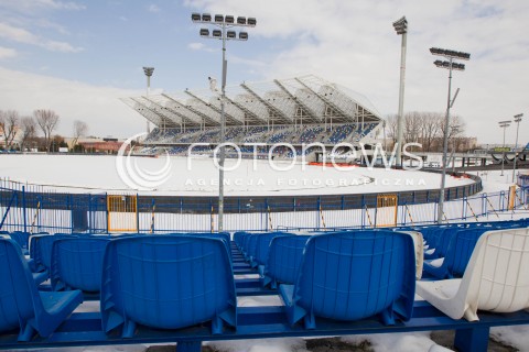  20.03.2013 RZESZOW STADION MIEJSKI W RZESZOWIE ZIMA. W ZWIAZKU Z DUZYMI OPADAMI SNIEGU PIERWSZE MECZE W NADCHODZACYM SEZONIE ZUZLOWYM STANELY POD ZNAKIEM ZAPYTANIA FOTO MACIEJ GOCLON / FOTONEWS 