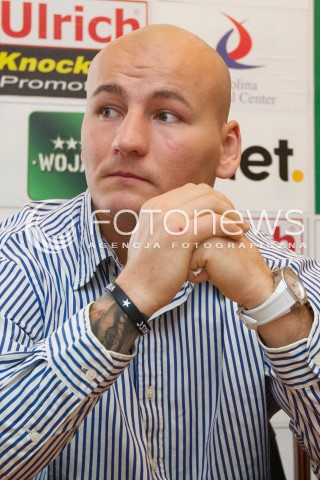  21.03.2013 RZESZOW KONFERENCJA PRASOWA PRZED GALA BOKSU WOJAK BOXING NIGHT KTORA ODBEDZIE SIE W KWIETNIU W RZESZOWIE N/Z ARTUR SZPILKA BOKSER  