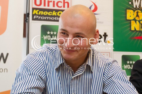  21.03.2013 RZESZOW KONFERENCJA PRASOWA PRZED GALA BOKSU WOJAK BOXING NIGHT KTORA ODBEDZIE SIE W KWIETNIU W RZESZOWIE N/Z ARTUR SZPILKA BOKSER  