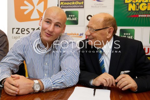  21.03.2013 RZESZOW KONFERENCJA PRASOWA PRZED GALA BOKSU WOJAK BOXING NIGHT KTORA ODBEDZIE SIE W KWIETNIU W RZESZOWIE N/Z ARTUR SZPILKA BOKSER TADEUSZ FERENC PREZYDENT RZESZOWA  