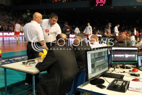  25.03.2013 RZESZOW SIATKOWKA PLUS LIGA 2012/2013 MEN VOLLEYBALL POLAND POLISH PLUSLIGA LEAGUE SEASON 2012/2013 MECZ ASSECO RESOVIA RZESZOW - DELECTA BYDGOSZCZ N/Z PODCZAS MECZU NA KILKANASCIE MINUT ZGASLO SWIATLO NA HALI PODPROMIE PRZEZ CO MECZ MUSIAL ZOSTAC WSTRZYMANY NARADA SEDZIOW  