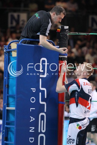  14.04.2013 RZESZOW SIATKOWKA PLUS LIGA 2012/2013 MEN VOLLEYBALL POLAND POLISH PLUSLIGA LEAGUE SEASON 2012/2013 FINAL 4. MECZ ASSECO RESOVIA RZESZOW - ZAKSA KEDZIERZYN KOZLE N/Z PAWEL ZAGUMNY DYSKUSJA SEDZIA  