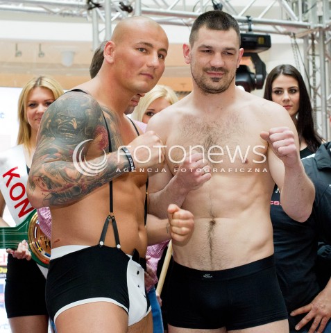  19.04.2013 RZESZOW BOKS BOXING WAZENIE ZAWODNIKOW W RZESZOWIE PRZED GALA BOKSU WOJAK BOXING NIGHT N/Z ARTUR SZPILKA TARAS BYDENKO BIDENKO BOKSER  