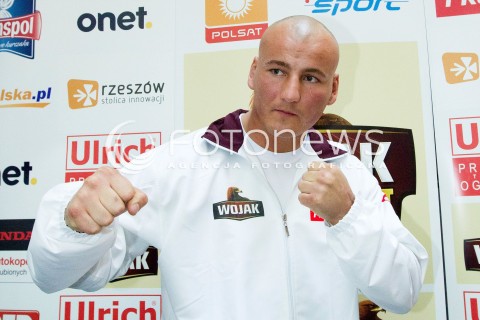  19.04.2013 RZESZOW BOKS BOXING WAZENIE ZAWODNIKOW W RZESZOWIE PRZED GALA BOKSU WOJAK BOXING NIGHT N/Z ARTUR SZPILKA BOKSER  