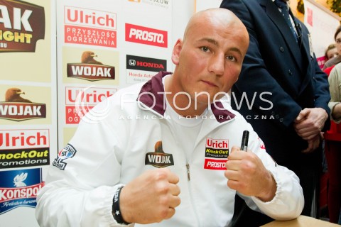 Ważenie zawodników przed Wojak Boxing Night