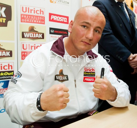  19.04.2013 RZESZOW BOKS BOXING WAZENIE ZAWODNIKOW W RZESZOWIE PRZED GALA BOKSU WOJAK BOXING NIGHT N/Z ARTUR SZPILKA BOKSER  