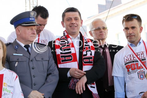 21.04.2013 RZESZOW SIATKOWKA FETA I POWITANIE NA RZESZOWSKIM RYNKU MISTRZOW POLSKI - SIATKARZY ASSECO RESOVII RZESZOW N/Z POSEL TOMASZ KAMINSKI  