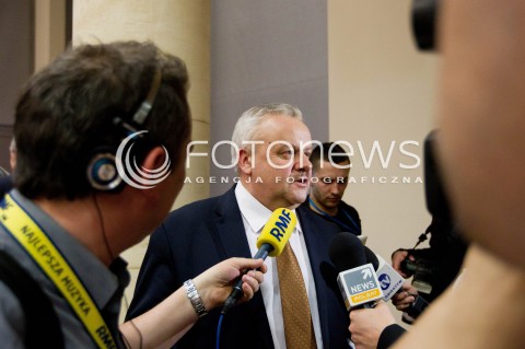  26.04.2012 RZESZOW SESJA NADZWYCZAJNA Z WNIOSKIEM O ODWOLANIE MARSZALKA WOJEWODZTWA PODKARPACKIEGO MIROSLAWA KARAPYTY N/Z MIROSLAW KARAPYTA MARSZALEK WOJEWODZTWA PODKARPACKIEGO  