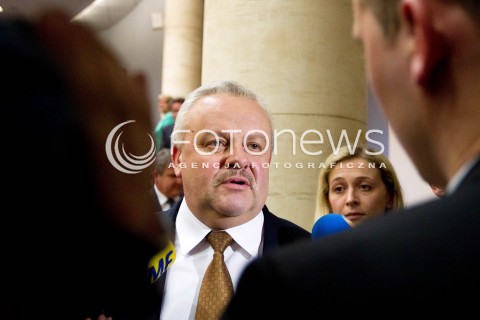  26.04.2012 RZESZOW SESJA NADZWYCZAJNA Z WNIOSKIEM O ODWOLANIE MARSZALKA WOJEWODZTWA PODKARPACKIEGO MIROSLAWA KARAPYTY N/Z MIROSLAW KARAPYTA MARSZALEK WOJEWODZTWA PODKARPACKIEGO  
