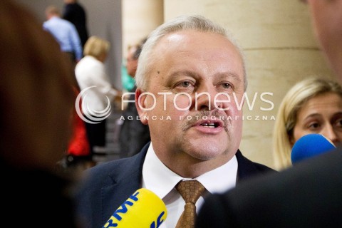  26.04.2012 RZESZOW SESJA NADZWYCZAJNA Z WNIOSKIEM O ODWOLANIE MARSZALKA WOJEWODZTWA PODKARPACKIEGO MIROSLAWA KARAPYTY N/Z MIROSLAW KARAPYTA MARSZALEK WOJEWODZTWA PODKARPACKIEGO  