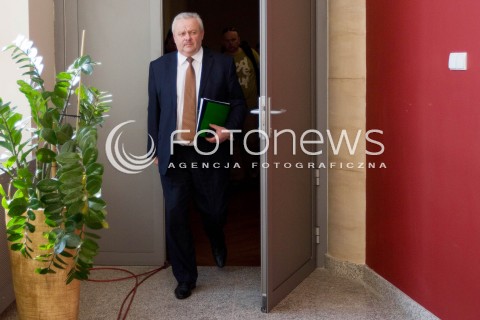  26.04.2012 RZESZOW SESJA NADZWYCZAJNA Z WNIOSKIEM O ODWOLANIE MARSZALKA WOJEWODZTWA PODKARPACKIEGO MIROSLAWA KARAPYTY N/Z MIROSLAW KARAPYTA MARSZALEK WOJEWODZTWA PODKARPACKIEGO  