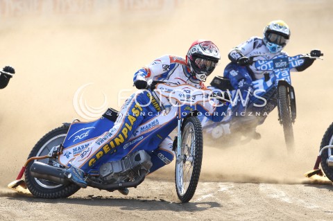  05.05.2013 RZESZOW ZUZEL SPEEDWAY ENEA EKSTRALIGA DERBY MALOPOLSKI MECZ PGE MARMA RZESZOW - UNIA TARNOW N/Z MACIEJ JANOWSKI (ZOLTY), RAFAL OKONIEWSKI (CZERWONY)  
