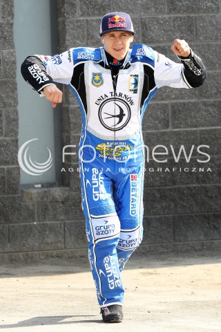  05.05.2013 RZESZOW ZUZEL SPEEDWAY ENEA EKSTRALIGA DERBY MALOPOLSKI MECZ PGE MARMA RZESZOW - UNIA TARNOW N/Z MACIEJ JANOWSKI SYLWETKA  